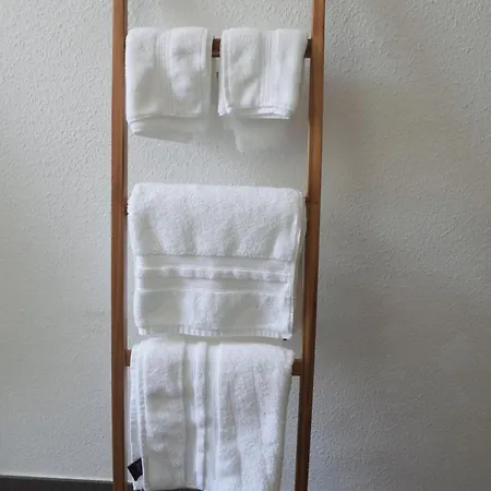 Spacious Stylish Scandi In Linden-mitte *