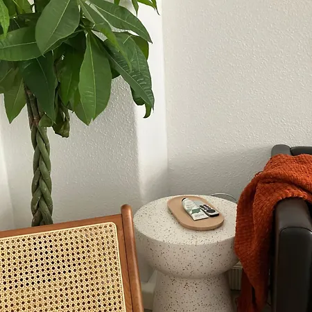 Spacious Stylish Scandi In Linden-mitte *