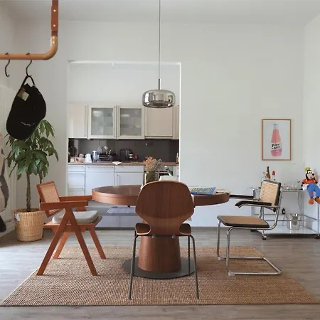 Spacious Stylish Scandi In Linden-mitte *