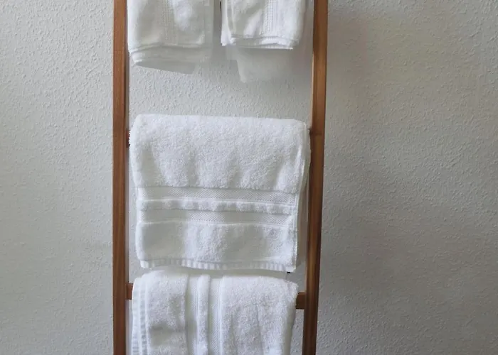 Spacious Stylish Scandi In Linden-mitte *