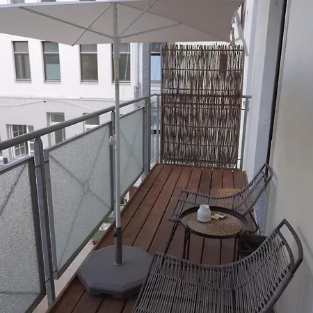 Spacious Stylish Scandi In Linden-mitte