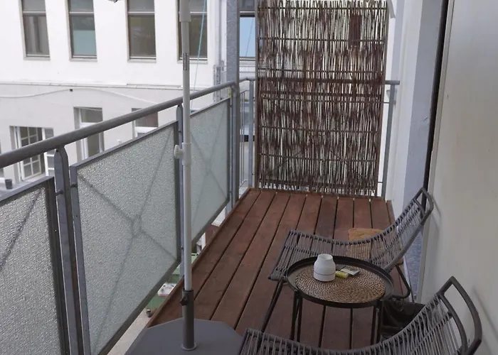 Spacious Stylish Scandi In Linden-mitte